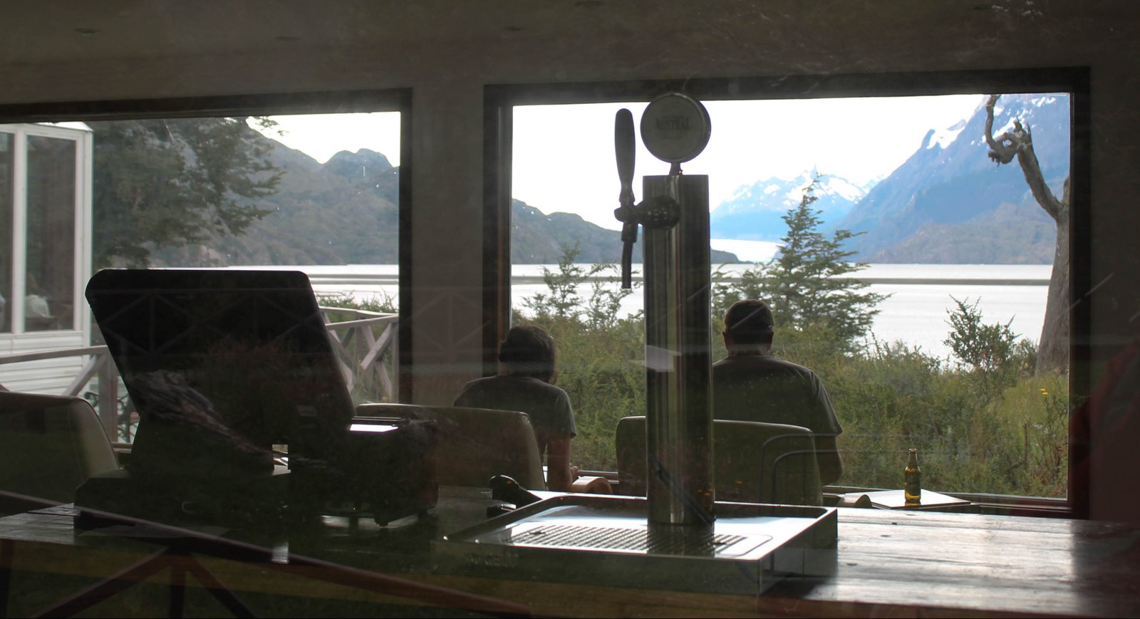 O restaurante do Hotel com vista para o Lago e o Glaciar Grey